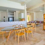 Moderna Villa De Lujo Con Piscina Y Playa Privada En Baru