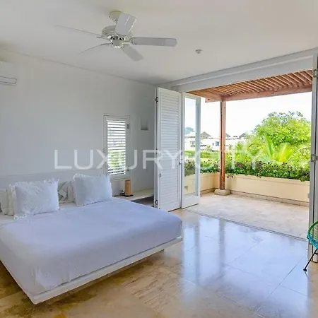 Moderna De Lujo Con Piscina Y Playa Privada En Baru Сasa de vacaciones