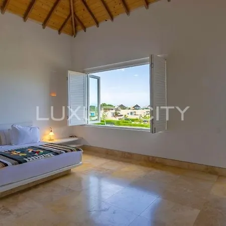 Moderna De Lujo Con Piscina Y Playa Privada En Baru Сasa de vacaciones *